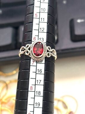 Sterling Silver Garnet-Red Oval Ring size 6